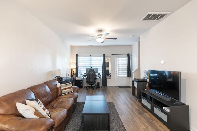 8110 Logan Dr, La Vergne, TN 37086