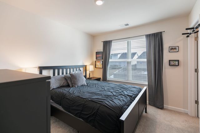 8110 Logan Dr, La Vergne, TN 37086