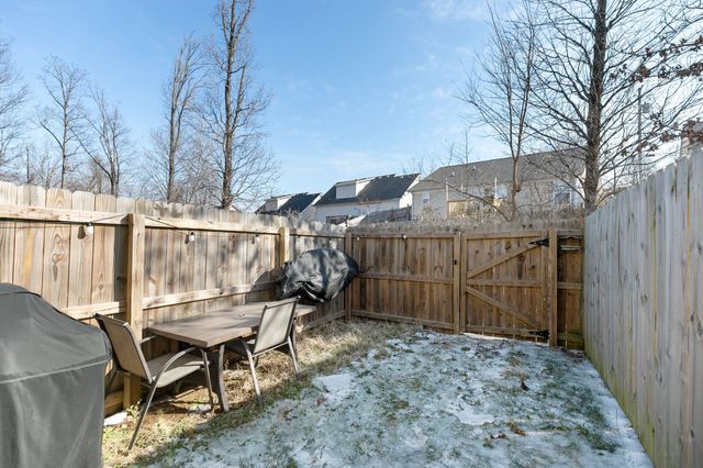 8110 Logan Dr, La Vergne, TN 37086