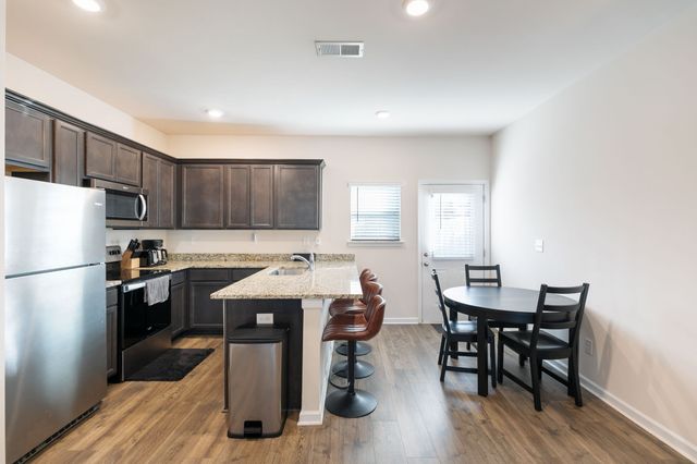 8110 Logan Dr, La Vergne, TN 37086