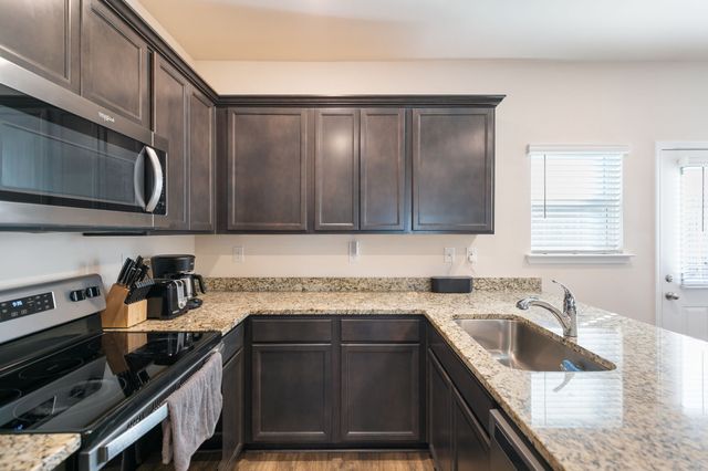 8110 Logan Dr, La Vergne, TN 37086