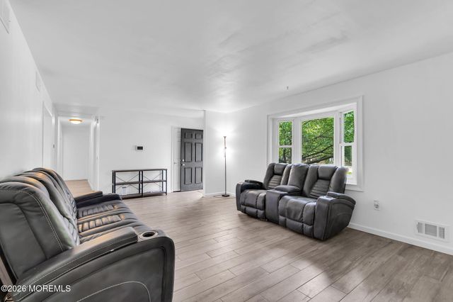 36 Woodland Road, Bayville, NJ 08721