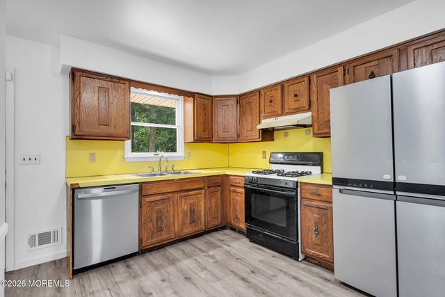 36 Woodland Road, Bayville, NJ 08721