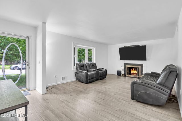 36 Woodland Road, Bayville, NJ 08721