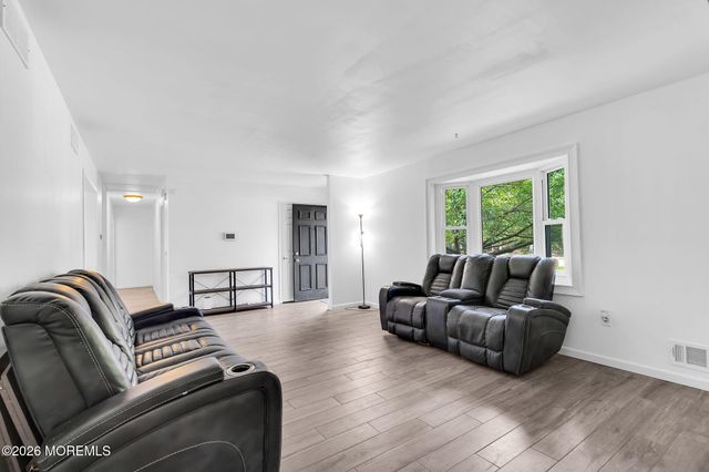 36 Woodland Road, Bayville, NJ 08721