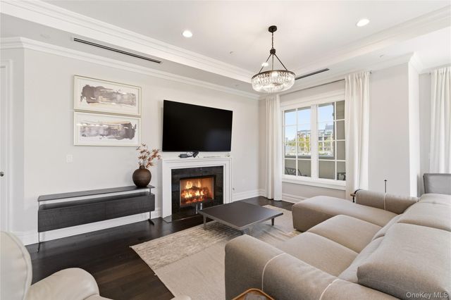 5000 Royal Court 5014, North Hills, NY 11040