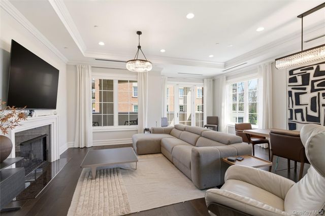 5000 Royal Court 5014, North Hills, NY 11040