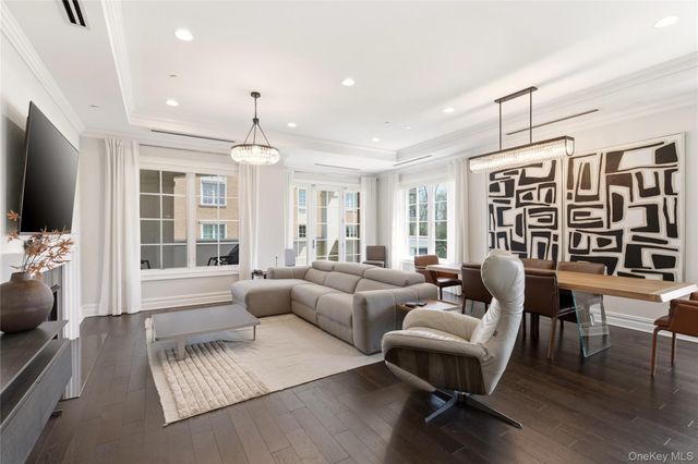 5000 Royal Court 5014, North Hills, NY 11040