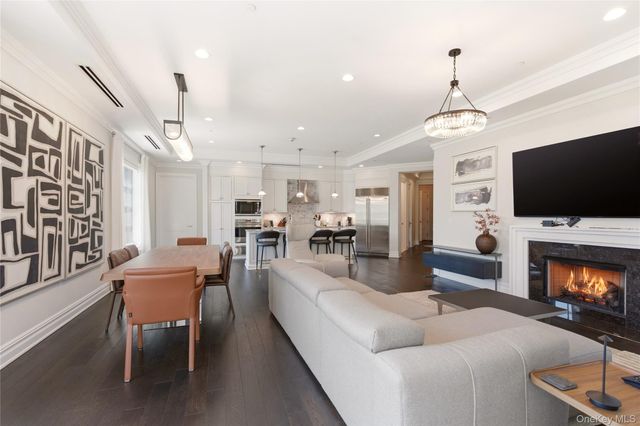 5000 Royal Court 5014, North Hills, NY 11040