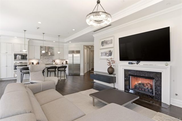 5000 Royal Court 5014, North Hills, NY 11040