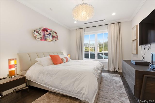 5000 Royal Court 5014, North Hills, NY 11040