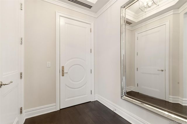 5000 Royal Court 5014, North Hills, NY 11040