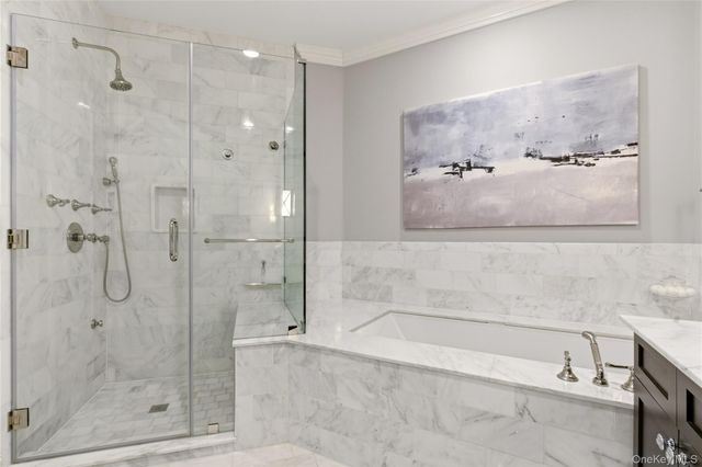 5000 Royal Court 5014, North Hills, NY 11040