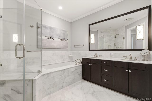 5000 Royal Court 5014, North Hills, NY 11040