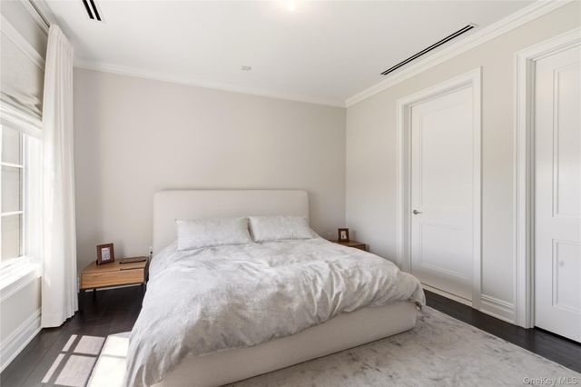 5000 Royal Court 5014, North Hills, NY 11040