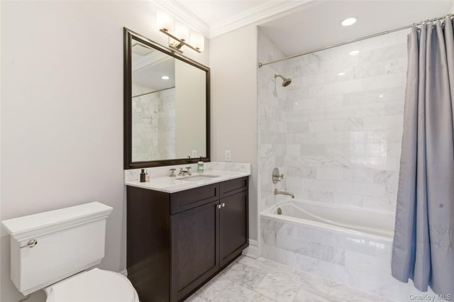 5000 Royal Court 5014, North Hills, NY 11040