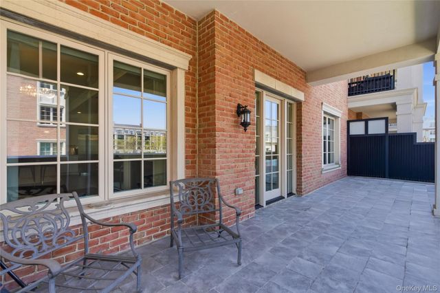 5000 Royal Court 5014, North Hills, NY 11040
