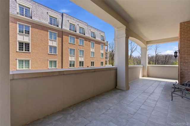 5000 Royal Court 5014, North Hills, NY 11040