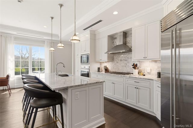 5000 Royal Court 5014, North Hills, NY 11040