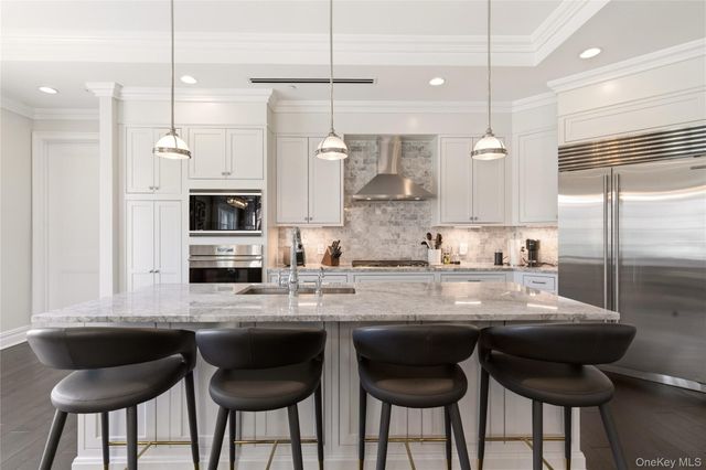 5000 Royal Court 5014, North Hills, NY 11040