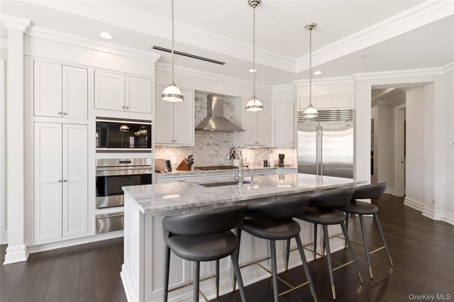 5000 Royal Court 5014, North Hills, NY 11040