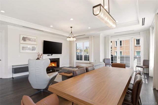 5000 Royal Court 5014, North Hills, NY 11040