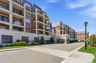 5000 Royal Court 5014, North Hills, NY 11040