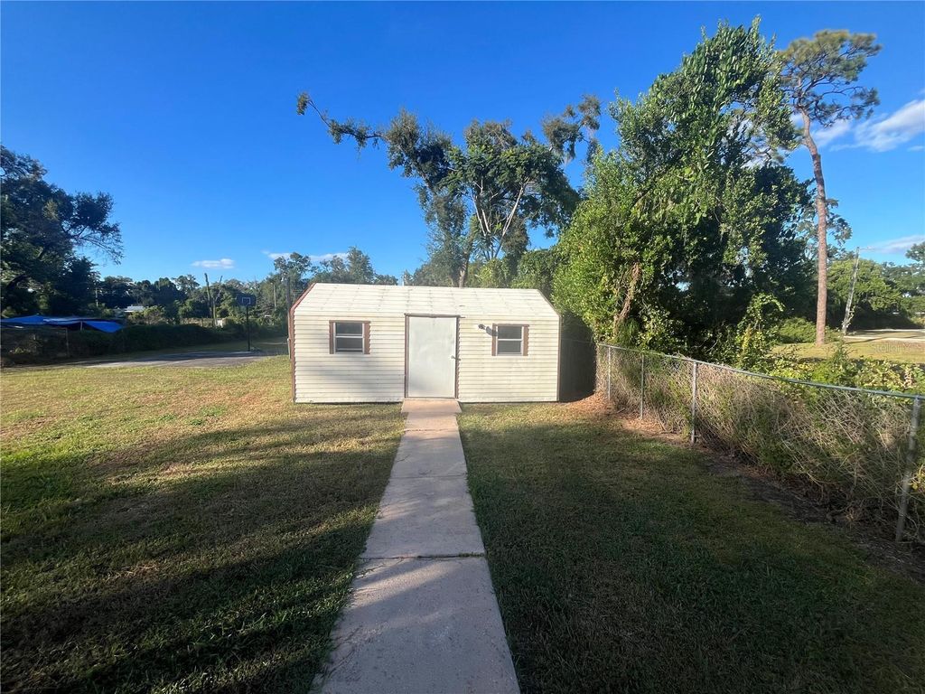 Image 11 of property listing at 202 E 127TH AVENUE, Tampa, FL 33612