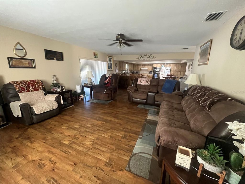 Image 16 of property listing at 202 E 127TH AVENUE, Tampa, FL 33612