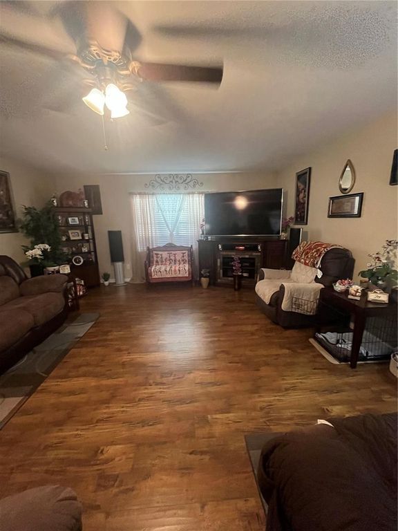 Image 17 of property listing at 202 E 127TH AVENUE, Tampa, FL 33612