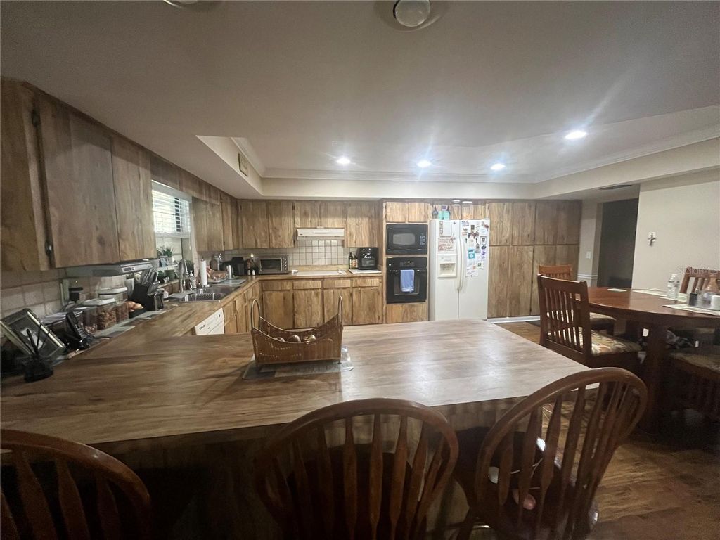 Image 18 of property listing at 202 E 127TH AVENUE, Tampa, FL 33612