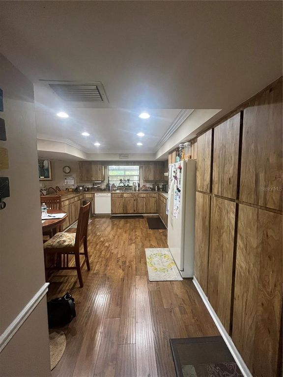 Image 20 of property listing at 202 E 127TH AVENUE, Tampa, FL 33612