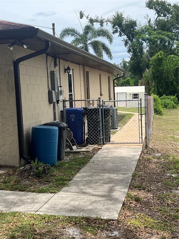 Image 3 of property listing at 202 E 127TH AVENUE, Tampa, FL 33612