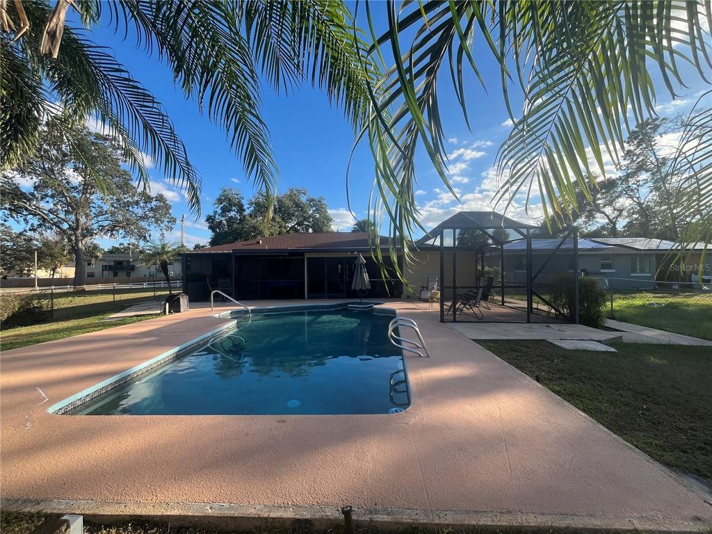 Image 6 of property listing at 202 E 127TH AVENUE, Tampa, FL 33612