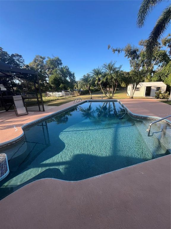 Image 8 of property listing at 202 E 127TH AVENUE, Tampa, FL 33612