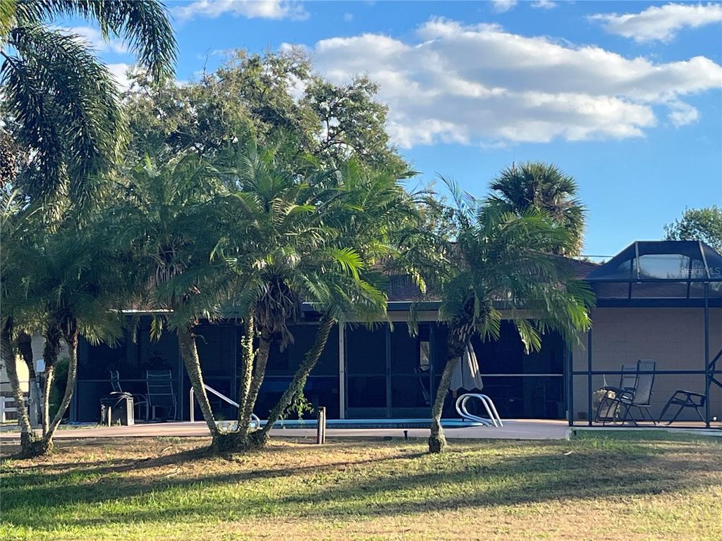 Image 9 of property listing at 202 E 127TH AVENUE, Tampa, FL 33612