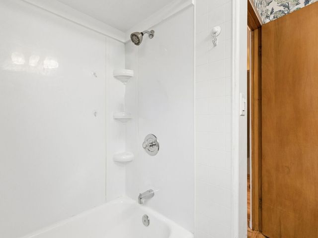 3232 N Nottingham Avenue, Chicago, IL 60634