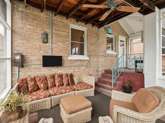 3232 N Nottingham Avenue, Chicago, IL 60634