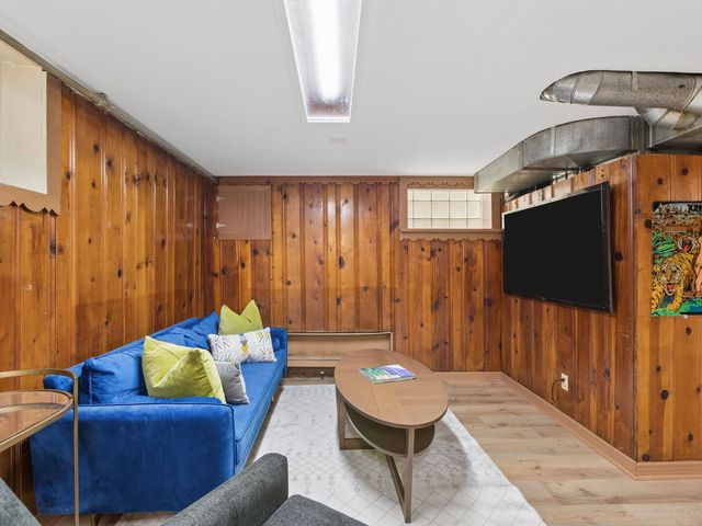 3232 N Nottingham Avenue, Chicago, IL 60634