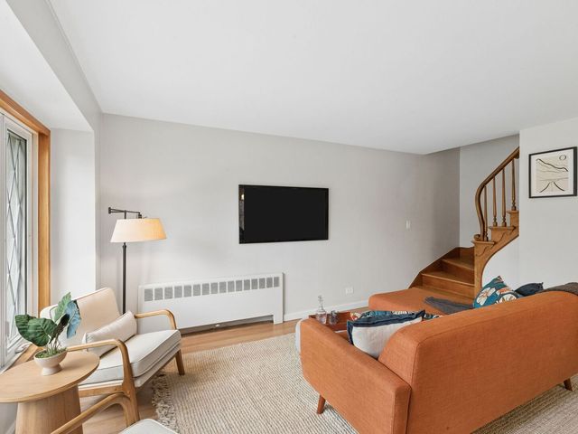 3232 N Nottingham Avenue, Chicago, IL 60634