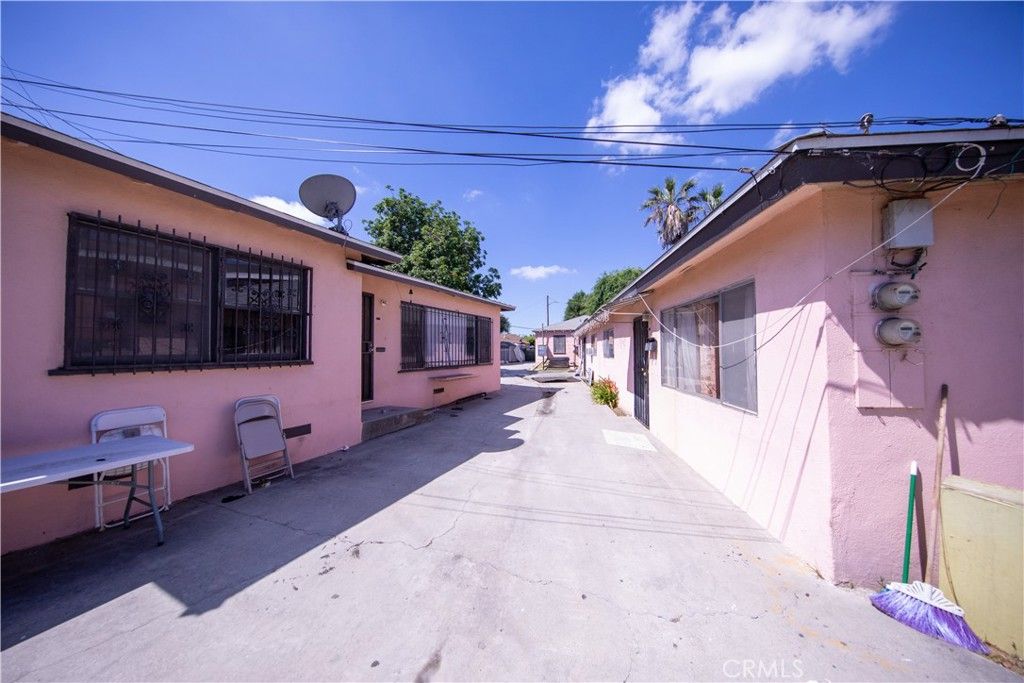 Image 11 of property listing at 8022 Felix, Bell Gardens, CA 90201