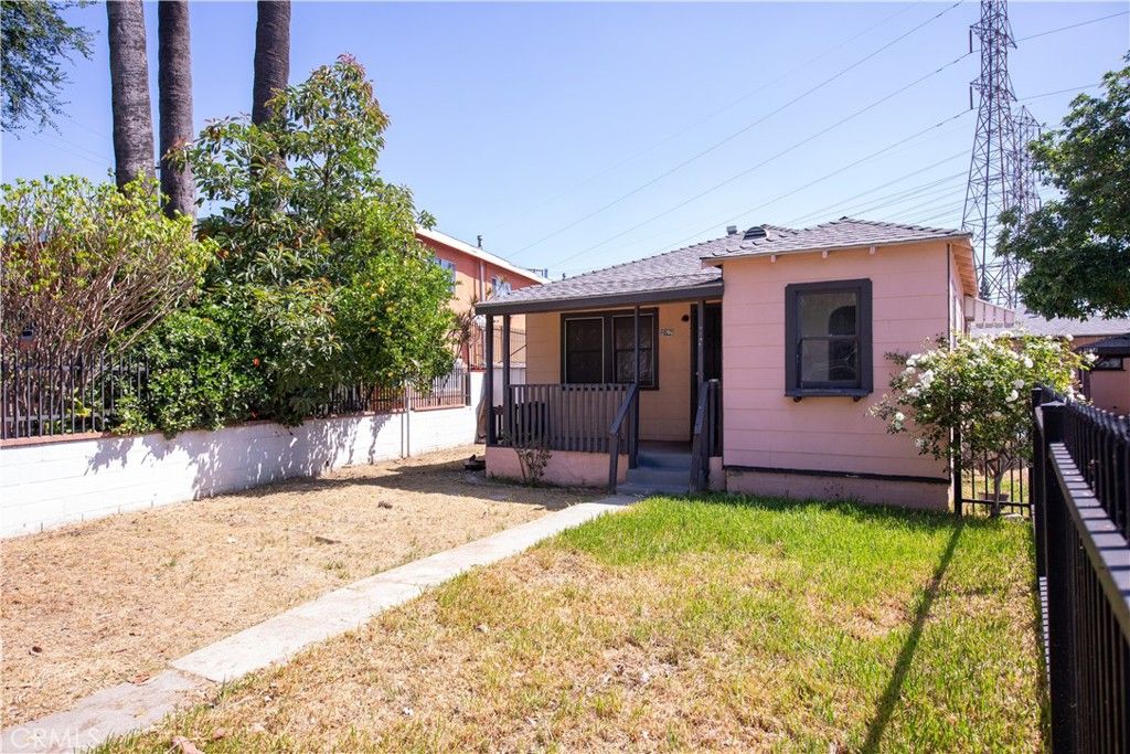 Image 2 of property listing at 8022 Felix, Bell Gardens, CA 90201