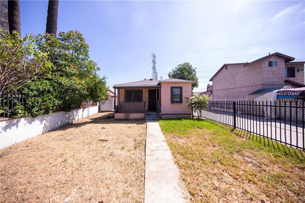 Image 3 of property listing at 8022 Felix, Bell Gardens, CA 90201