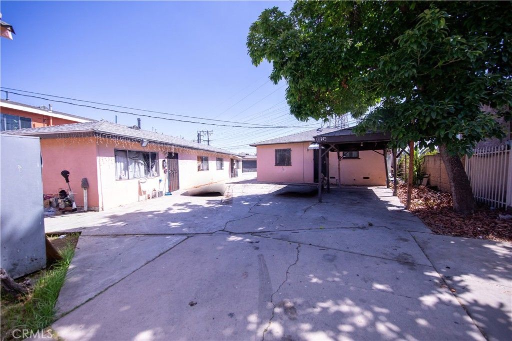 Image 5 of property listing at 8022 Felix, Bell Gardens, CA 90201