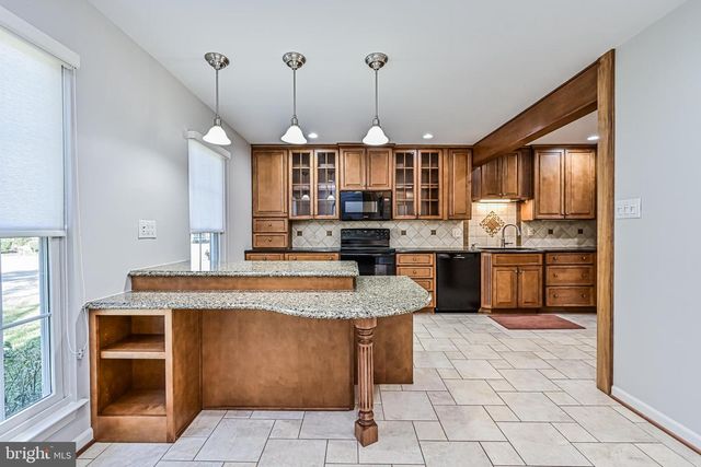 9929 HEMLOCK WOODS LN, Burke, VA 22015
