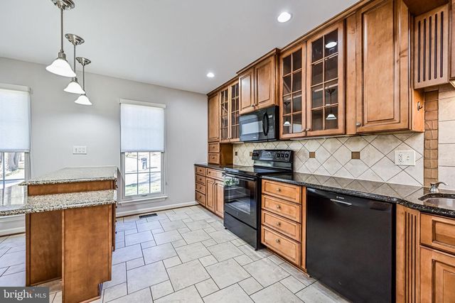 9929 HEMLOCK WOODS LN, Burke, VA 22015