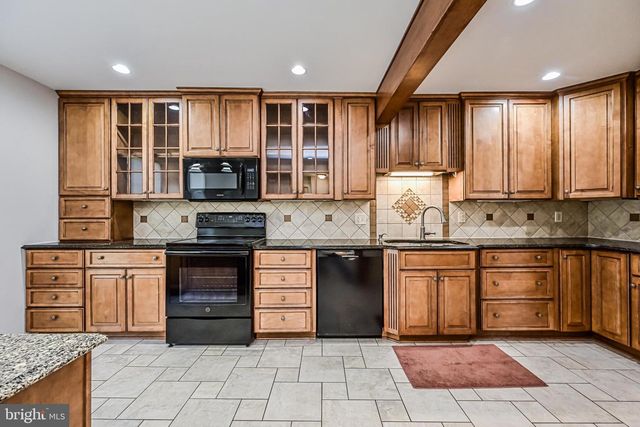 9929 HEMLOCK WOODS LN, Burke, VA 22015
