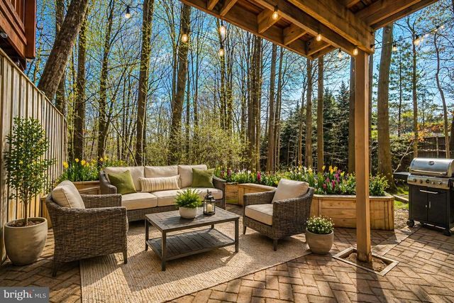 9929 HEMLOCK WOODS LN, Burke, VA 22015