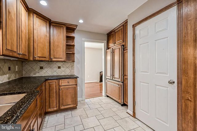 9929 HEMLOCK WOODS LN, Burke, VA 22015
