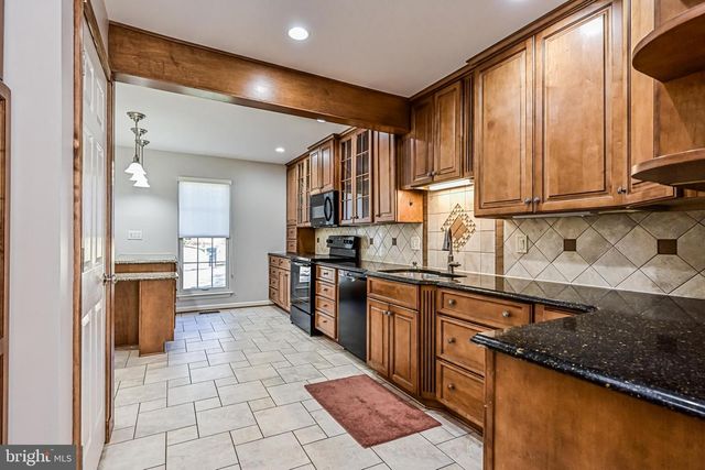 9929 HEMLOCK WOODS LN, Burke, VA 22015